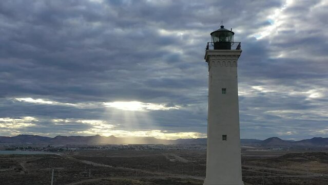 faro con increible luz