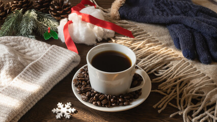 コーヒーと防寒具(ニット帽・手袋・マフラー)｜冬の陽のあたる部屋