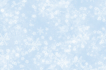 Niebieskie, zimowe tło ze śniegiem i płatkami śniegu. Świąteczne tło z płatkami śniegu. - obrazy, fototapety, plakaty