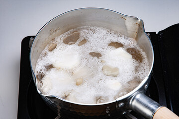 大根を茹でる