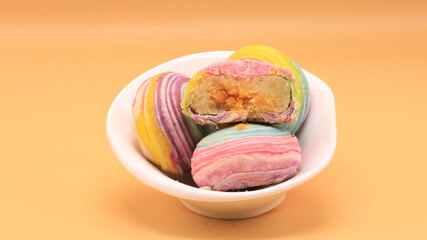 Snacks in the shape of a circle, put in a white plate.