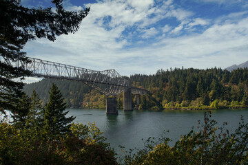 Bridge of the Gods spans the Columbia River, linking Oregon and Washington State. 