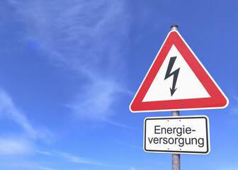3d Illustation - Verkehrsschild - Achtung - Energieversorgung - Himmel - Wolken