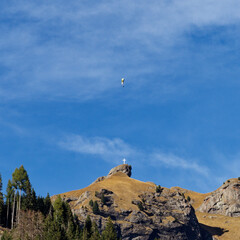 Paraglider in den Dolomiten