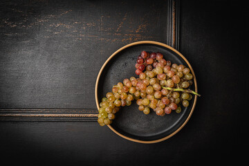 Obraz na płótnie Canvas Fresh colorful grapes