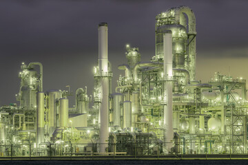 Plakat Illuminated chemical factory at night