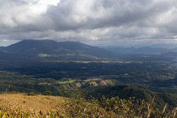 Fototapeta premium 日本の岡山県と鳥取県にまたがる三平山からの美しい風景