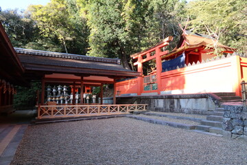  A Japanese shrine : Wakamiya-jinjya Subordinate Shrine and Kagura-den Hall for Kagura dance in the precincts of Kasuga-taisha Shrine in Nara City in Nara prefecture　日本の神社: 奈良県奈良市の春日大社境内にある神楽殿と若宮神社入り口