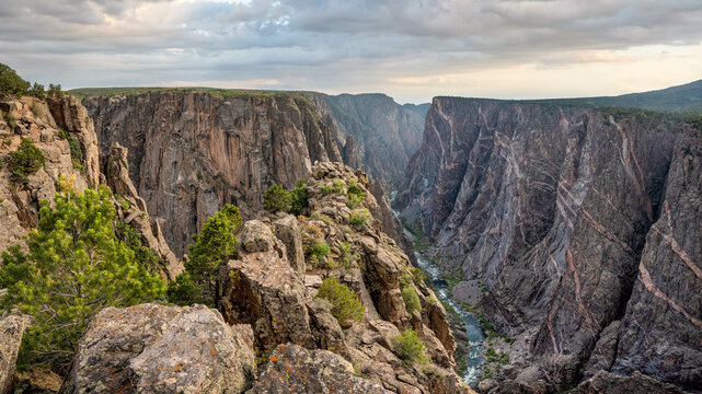 Black Canyon of the Gunnison National Park, North Rim - Chasm View Trail