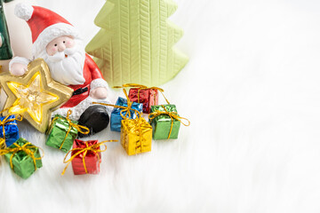 白背景とクリスマスのイメージ