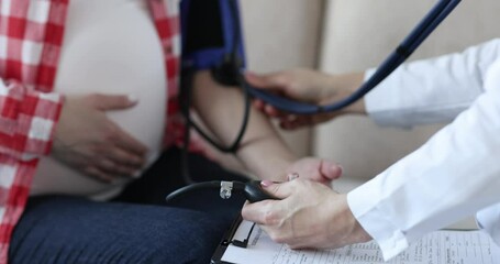 Examination of pregnant women at home and measurement of pressure - Powered by Adobe