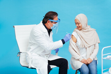 Obraz premium Peple gettig vaccine for covid-19 virus, vaccination against coronavirus