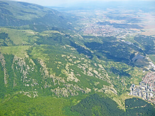 Obraz premium Mountains above Sopot in Bulgaria 