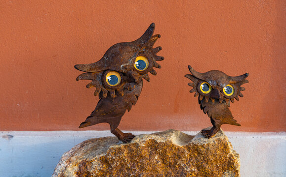 Zgorzelec Gorlitz January 27 2020 Small old metal owls on big stone