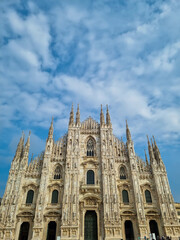Fototapeta premium Duomo di Milano on a sunny day 