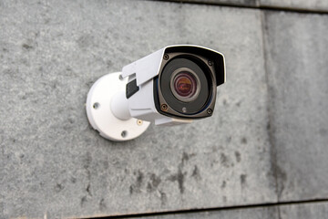 Kamera w obudowie tubowej. Kamera IP. Monitoring. System telewizji przemysłowej CCTV. - obrazy, fototapety, plakaty