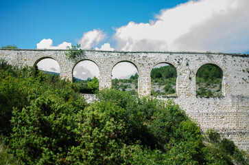 Fototapeta na wymiar pont du gard aqueduct