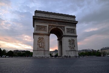 Fototapeta na wymiar Triumph Arc in Paris at sunset