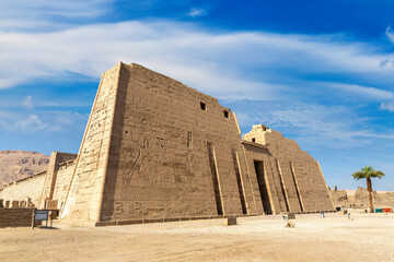 Medinet Habu temple in Luxor - obrazy, fototapety, plakaty