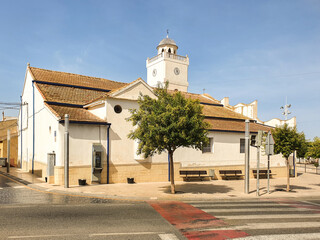 Fototapeta na wymiar Vega Baja del Segura - Benijofar - Vistas y paisajes en este municipio de Alicante: iglesia, plaza, noria árabe y Parque Cañada Marsá