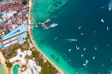 Fototapeta na wymiar Aerial view of Loh Dalum and tonsai beach in koh Phi Phi islands, Krabi, Thailand