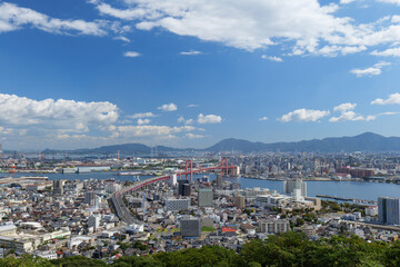 Fototapeta na wymiar 北九州市　高塔山公園からの洞海湾の眺め　若戸大橋
