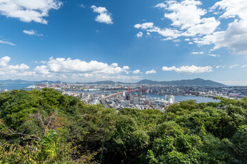 北九州市　高塔山公園からの洞海湾の眺め　若戸大橋