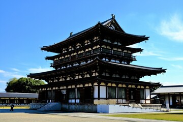 Obraz premium 奈良，薬師寺，寺， 日本の建築物，木造，空, 伝統, 日本の文化，白雲, 建築, アジア, 仏塔, 古代の, 旅行, 日本, 伝統の, 歴史