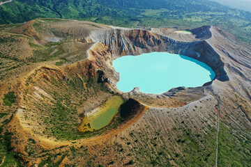 草津白根山の湯釜