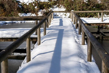 Fototapeta premium 雪の里山風景・夕日寺健民自然園