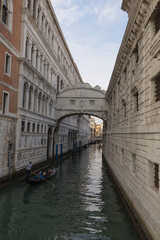 Puente de los suspiros de venecia.
Bridge of Sighs in Venice.