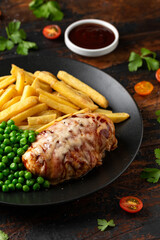 English Pub Classic Hunters Chicken with green peas and potato fries