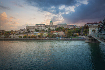 Fototapeta na wymiar Danube River Skyline with Buda Castle and Szechenyi Chain Bridge - Budapest, Hungary.