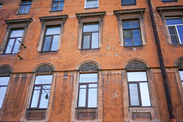 Fototapeta na wymiar facade of an old building