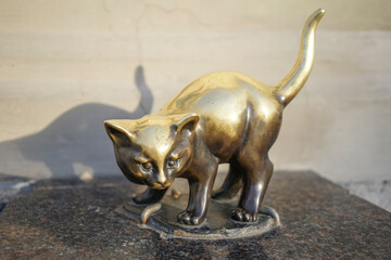 statuette of a cat