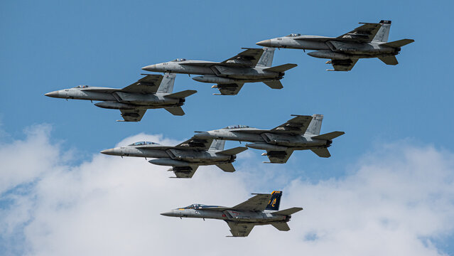 F-18 fly in