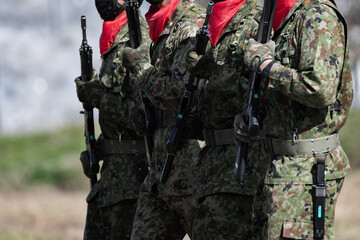 銃を構える自衛官（Japanese soldier holding tha rifle）