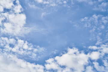 Obraz premium Beatiful blue sky with clouds on a sunny day