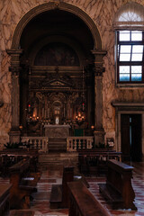Fototapeta premium dark interior of a gothic baroque church in Venice, Italy