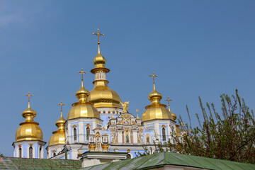 Fototapeta na wymiar Golden domes on the blue temple on the background of the sky. St. Michael's Cathedral in Kyiv.