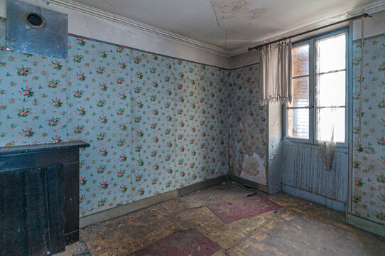 urbex : pi&egrave;ce d'habitation abandonn&eacute;e 