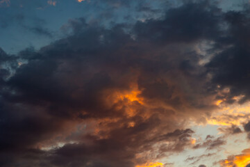 Obraz premium Dramatic cloudscape at sunrise. Cinematic clouds in the morning