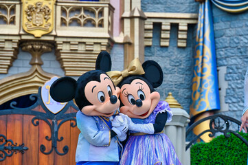 Mickey and Minnie mouse holding hands