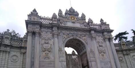 Fototapeta na wymiar Dolmabahce Big Gate
