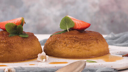 Caramel custard puddings