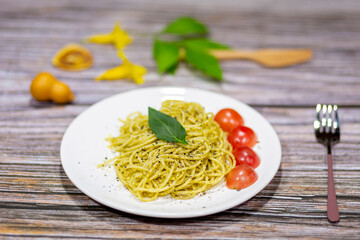 healthy menu today Spaghetti with pesto sauce, tomatoes and black pepper.