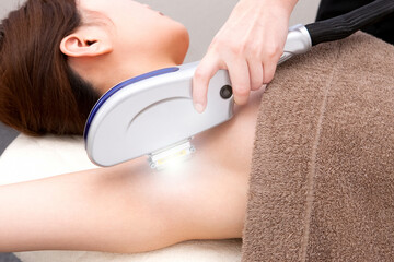 エステ・脇の脱毛・マッサージ