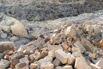 工事現場の瓦礫　ゴロゴロした石やブロック