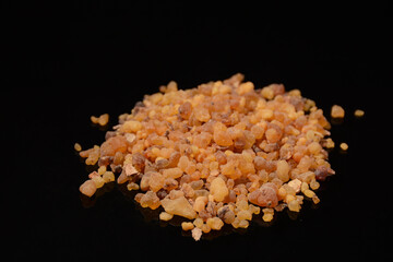 Commiphora myrrha, Resin or crystals of natural myrrh. 