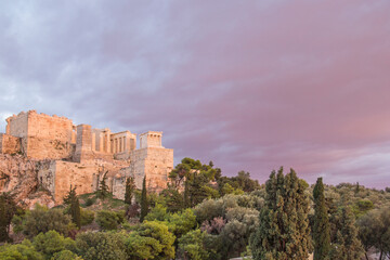 Obraz premium Beautiful view of the Acropolis and Erechtheion in Athens, Greece